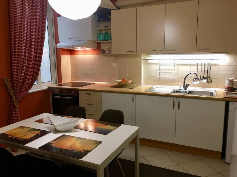 Central Spacious Apartment 70Sqm ตรีโปลิส ภายนอก รูปภาพ