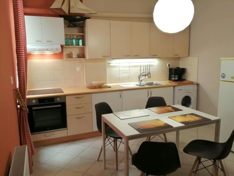 Central Spacious Apartment 70Sqm ตรีโปลิส ภายนอก รูปภาพ
